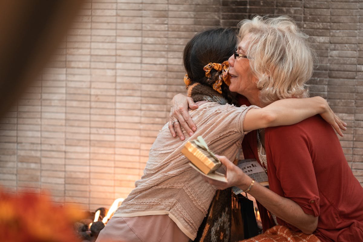 How to Practice Gratitude Daily: The Best 11 Methods and Benefits 🌟 (Even If You’re Skeptical!) 4 Practice Gratitude Daily