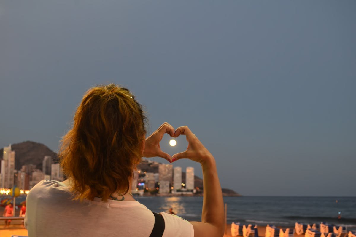đ Why the Full Moon Is Your Secret Weapon for Law of Attraction Success: Manifest Miracles Under the Full Moon 1 manifest miracles under the full moon
